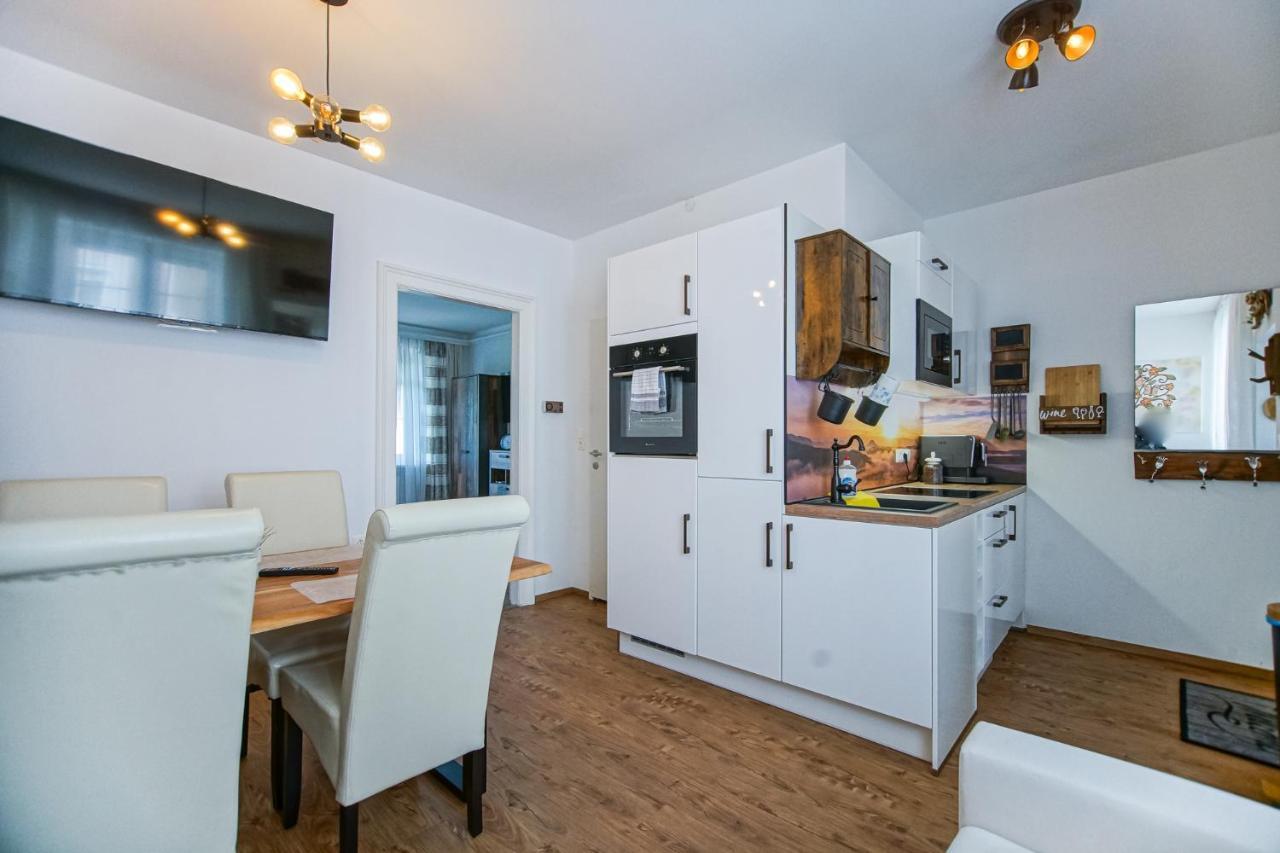 Auszeit Steiraland 7 Mit Ueberdachten Balkon Und Parkplatz ลีโอเบน ภายนอก รูปภาพ